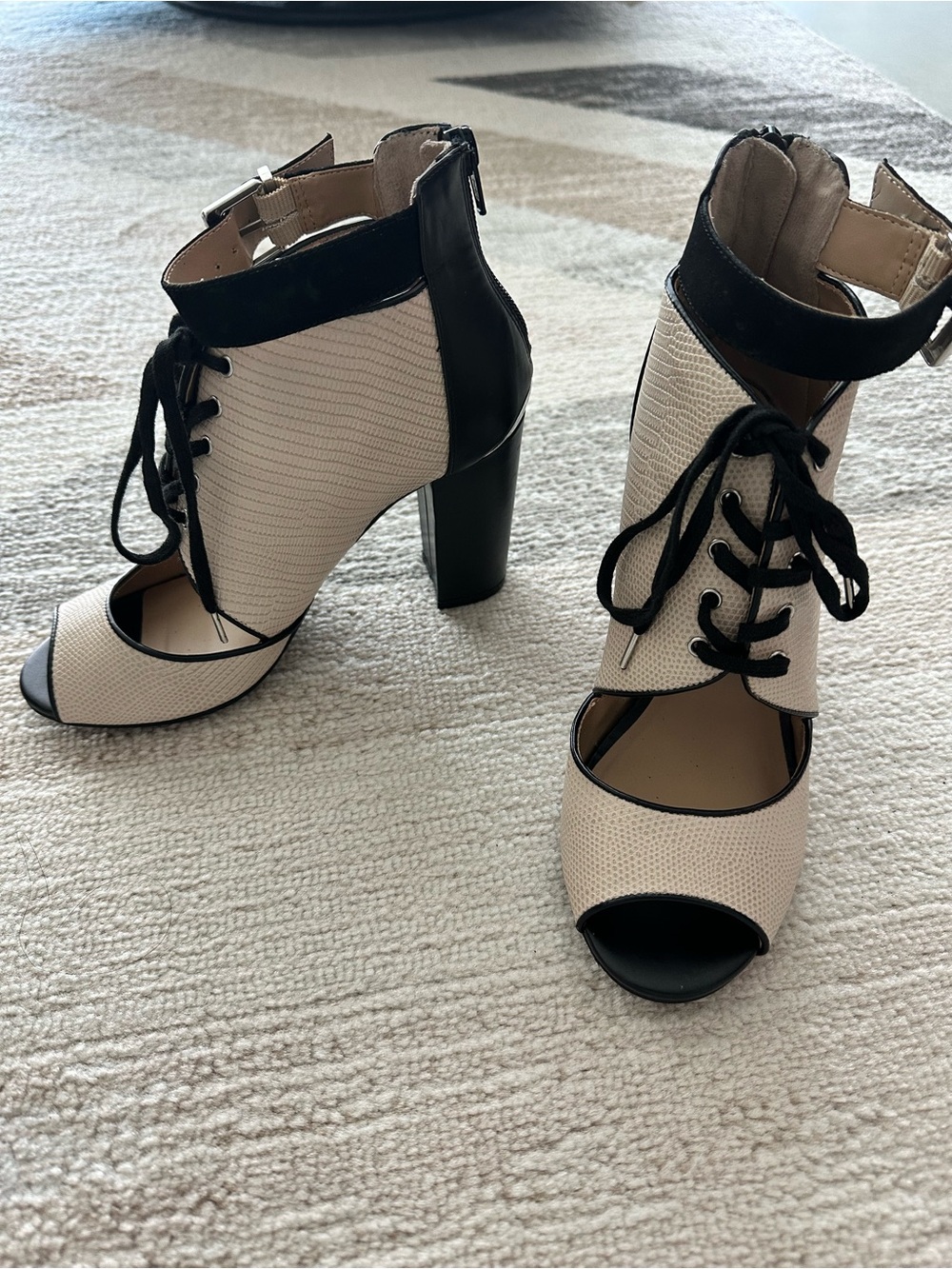 Juicy Couture Cream and Black Lace-Up Peep Toe Block Heels Size 7